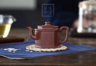 《小六方納?！? title=