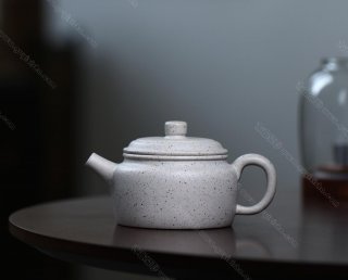碧螺壺中香撲面，綠茶盞內(nèi)味如春。